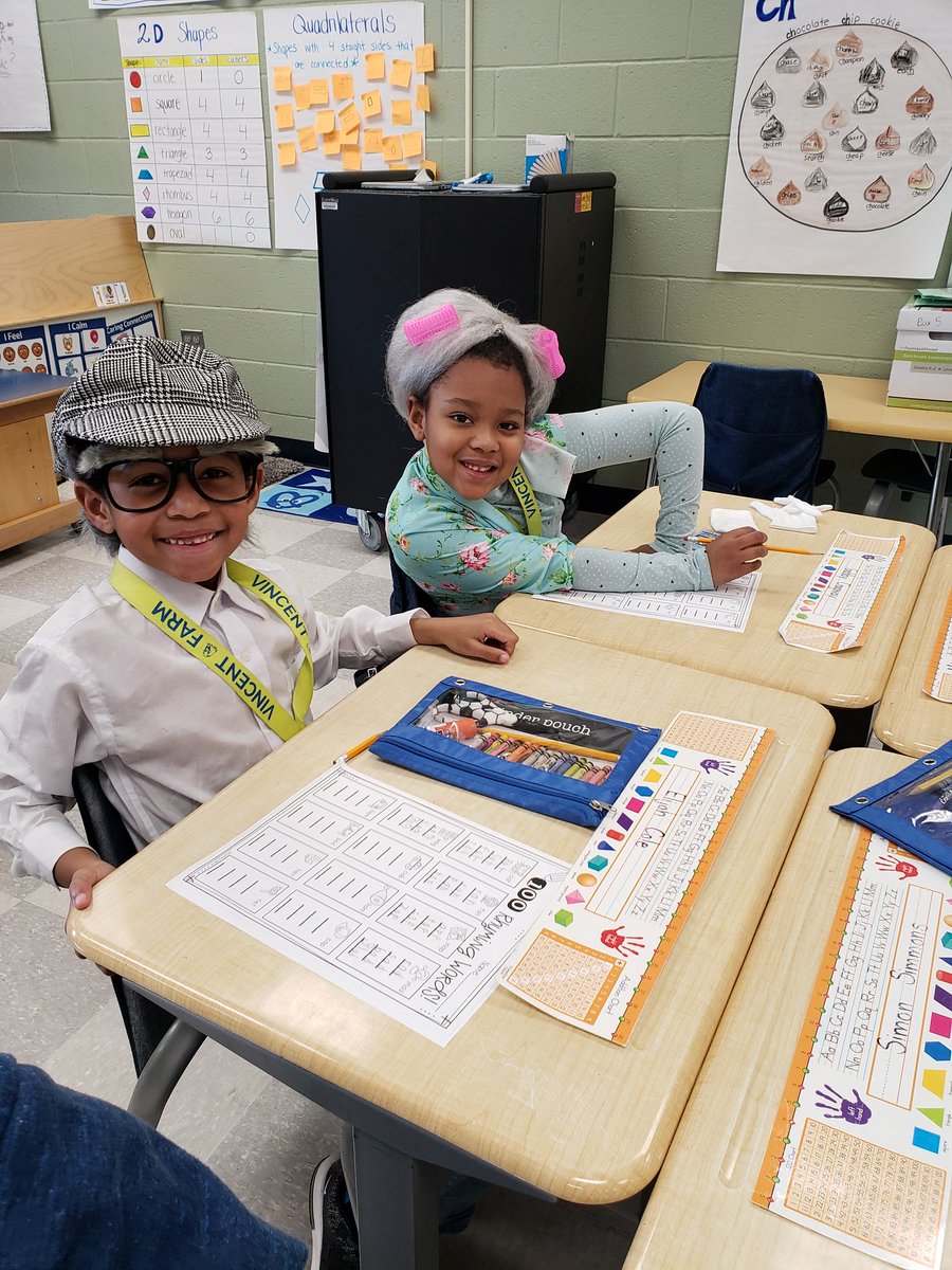 KinderWatts17's tweet photo. Such fun, celebrating the 100th day of school!  I wish I had videotaped these "100-year-olds" walking down the hall! #WeareVincentFarm https://t.co/QXN67xobuD