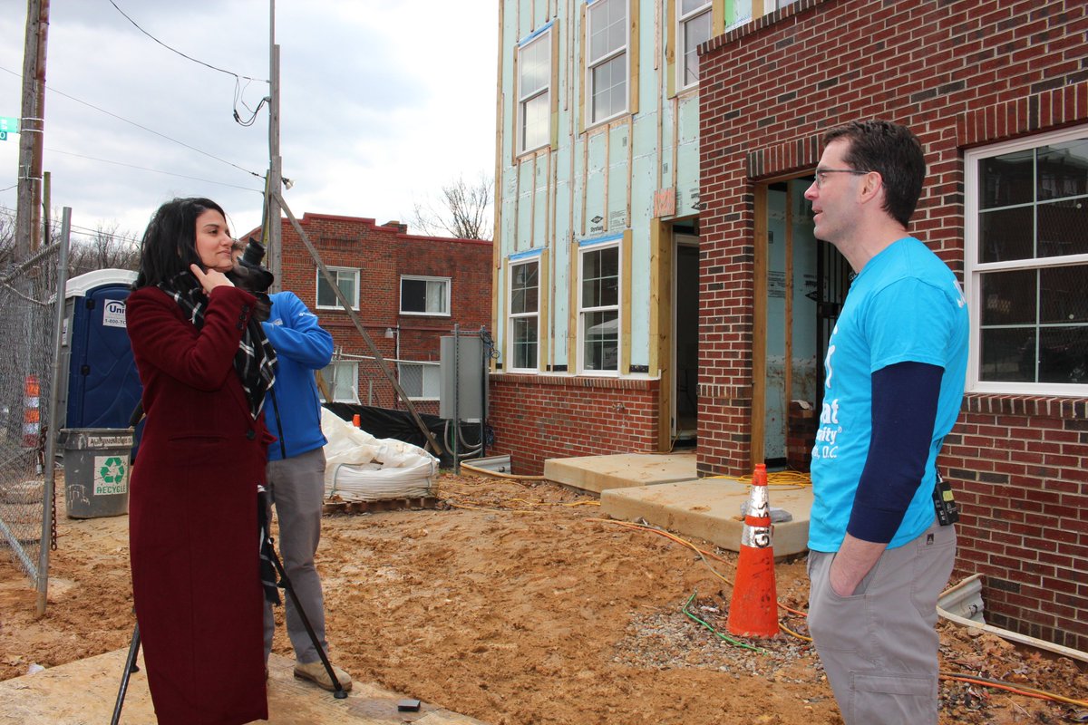 NationalService's tweet image. We're so excited about a new story we're working on for @Hearst's #ProjectCommUNITY series, which includes appearances by @CNCS_CEO and @AmeriCorps members serving in @HabitatDC! Here's a sneak peek! 📸