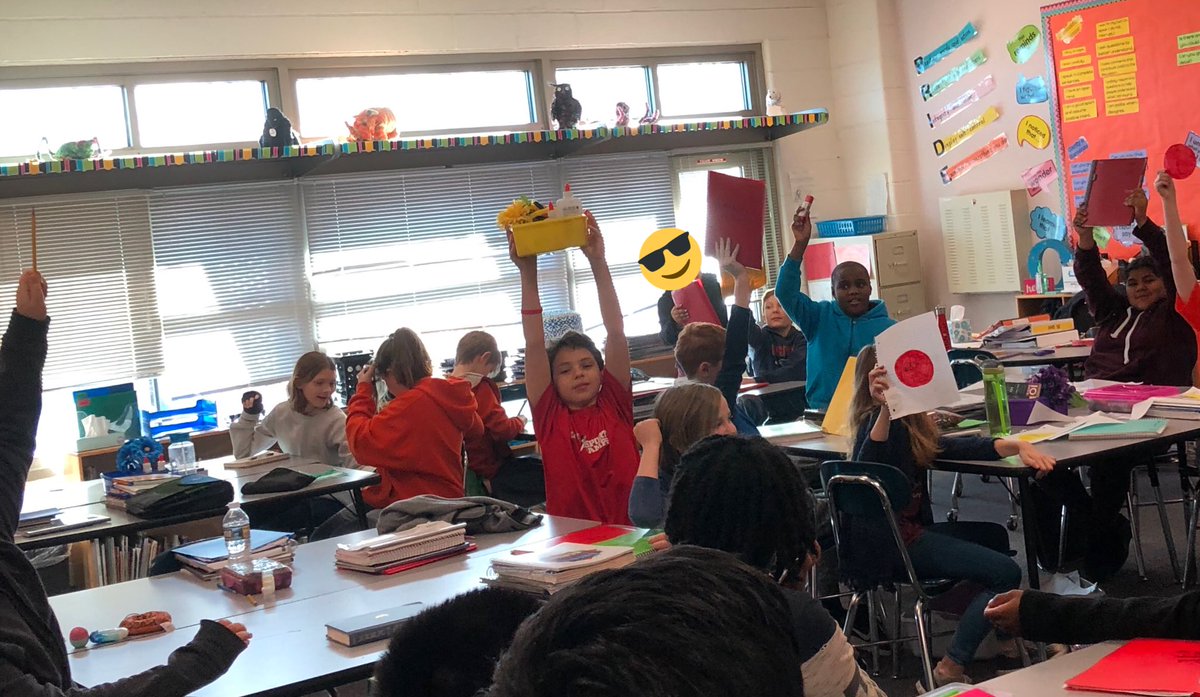 aowenteach's tweet photo. Students loved our activity about friendship today!  Used red, yellow, and green to show the bad, warning, and good signs of friendship. Great discussions! @PosProject @cary_elementary https://t.co/i01cDjIYtD