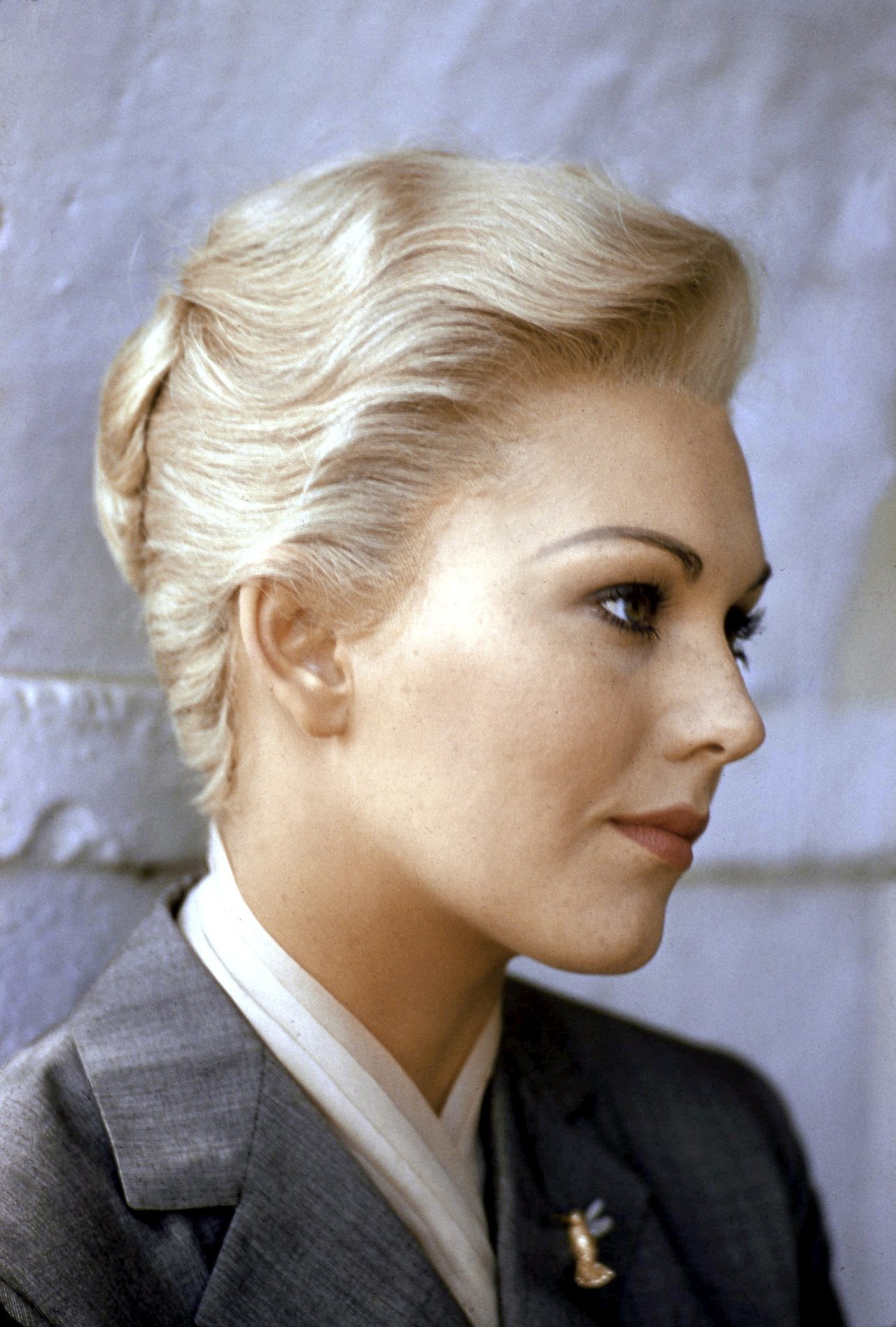 Happy 86th birthday to Kim Novak! Here she is photographed on the set of Alfred Hitchcock\s VERTIGO (1958). 