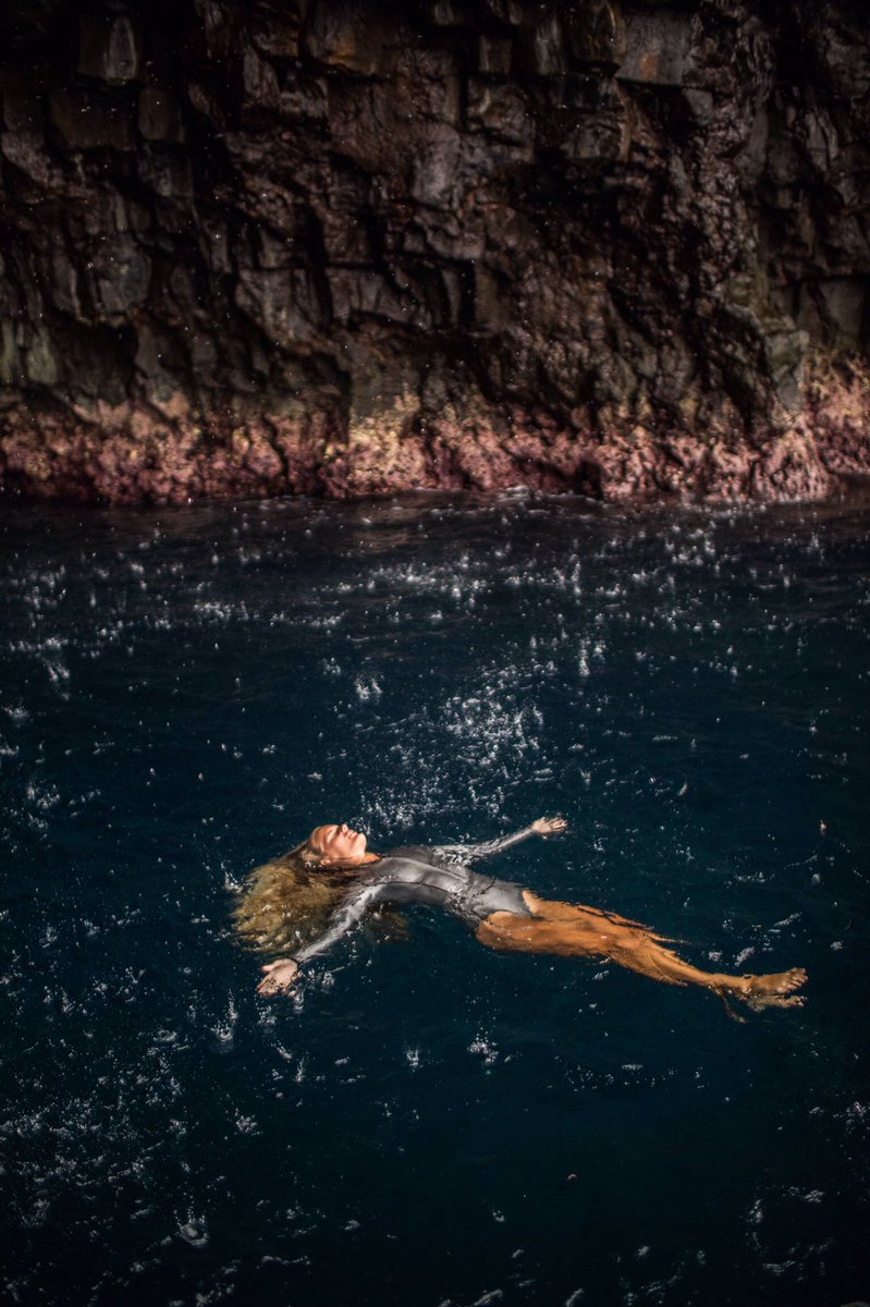 Silver 💣 wetsuit for #jamesbondgirls loving the adventure.
Underwater cave hidden in the south of the island 🌴 ⠀⠀
📸 @serenalutton
⠀⠀
LOVEISINTHEAIR is the code  for a free international shipping till the 14/02 🌹California time