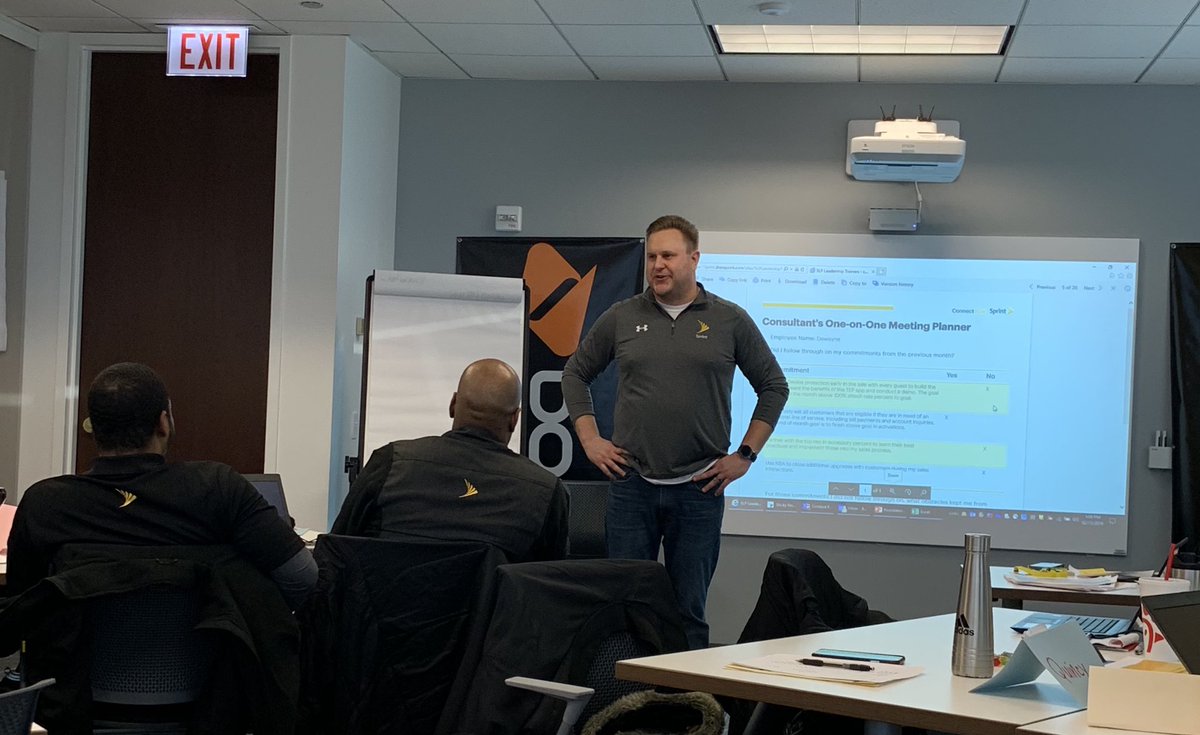 Philly2Chicago's tweet photo. @LangerSprint popped in to let us know how important it is to “apply what you learned immediately” This room is full of future leaders... #FoundationsClass @GentryAmanda you have been amazing! https://t.co/Rr4PJWNrDk