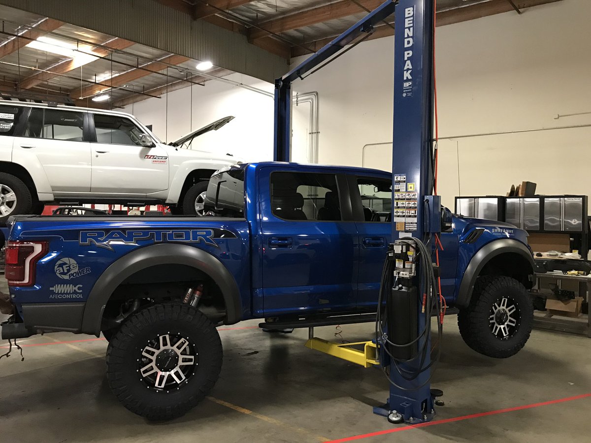 SwayawayShocks's tweet photo. Got some new shoes on our shop Raptor 👌 Shoutout to @RacelineWheels and @NittoTire for helping get this beast all dressed up!
.
.
#swayaway #swayawayshocks #fordraptor #raptorecoboost #ecoboostraptor #racelinewheels #nittotire https://t.co/q2lrvUTQTT