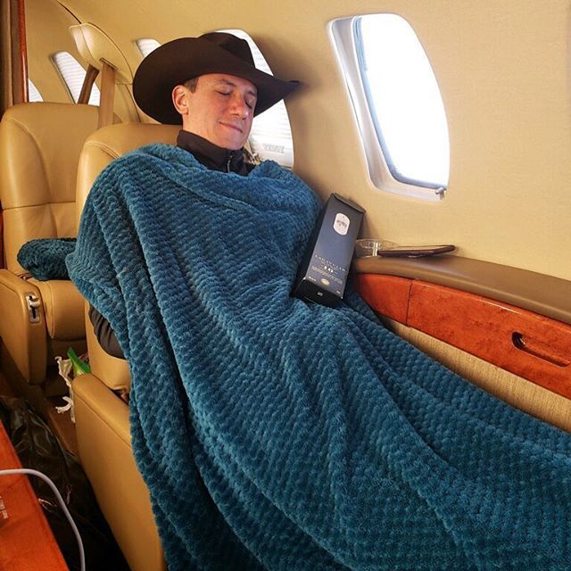 MichaelRealty's tweet image. Me heading home content after a great meeting in Texas. 😂🤠😴 #cre #multifamily #texas #florida #jet #private #wajiro #stetson bit.ly/2DDCzqc