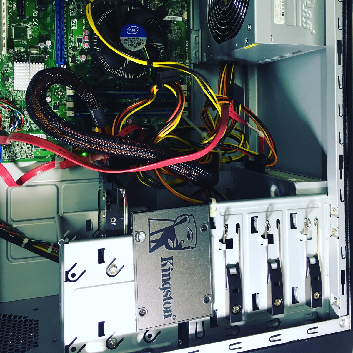 ivanbencardino's tweet image. Anche al tuo #pc possiamo sostituire il disco tradizionale con uno di nuova tecnologia #SolidStateDisk #desktop #laptop #storage. Laboratorio in sede: il tuo #dispositivo rimane sempre presso di noi