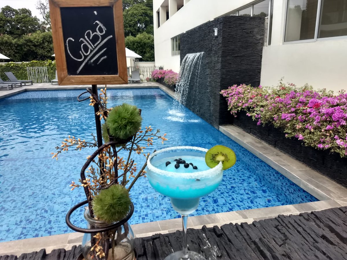 Magnifico día para compartir entre amigos y familia en la piscina del #HotelCasablanca, disfruta de un delicioso cóctel🍹🍹🍸en el #RestauranteCabá. más información al (7) 5821600 Ext: 1905-1906 https://t.co/9bNngInAPT