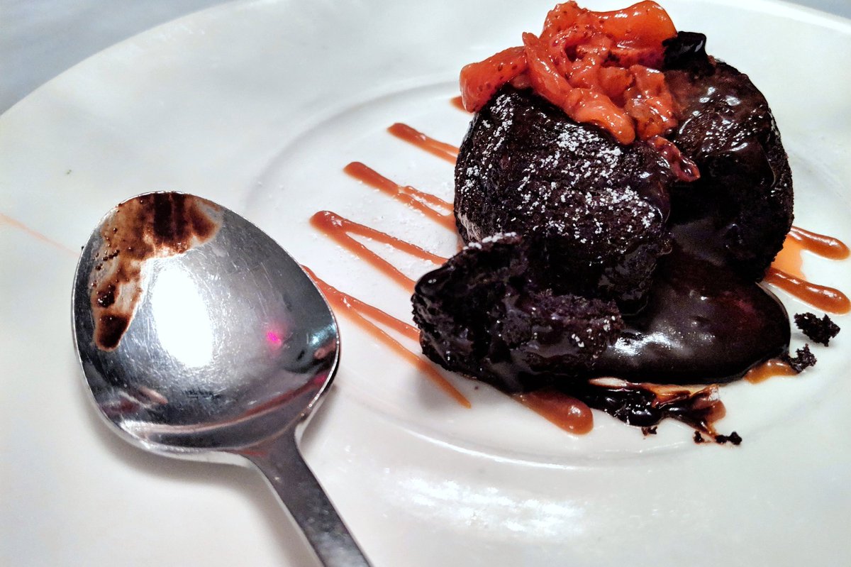 Had a delicious evening of food and wine discovering <a href="/BettiFattoria/">Fattoria Betti</a>, thanks to @PerlePerlage! The Merlot was perfect with the Salmon and the Rosé was perfect with the Chocolate Lava Cake 😋🍷

What are you drinking this #WineWednesday?

#winelover #travel #NYC #sponsored