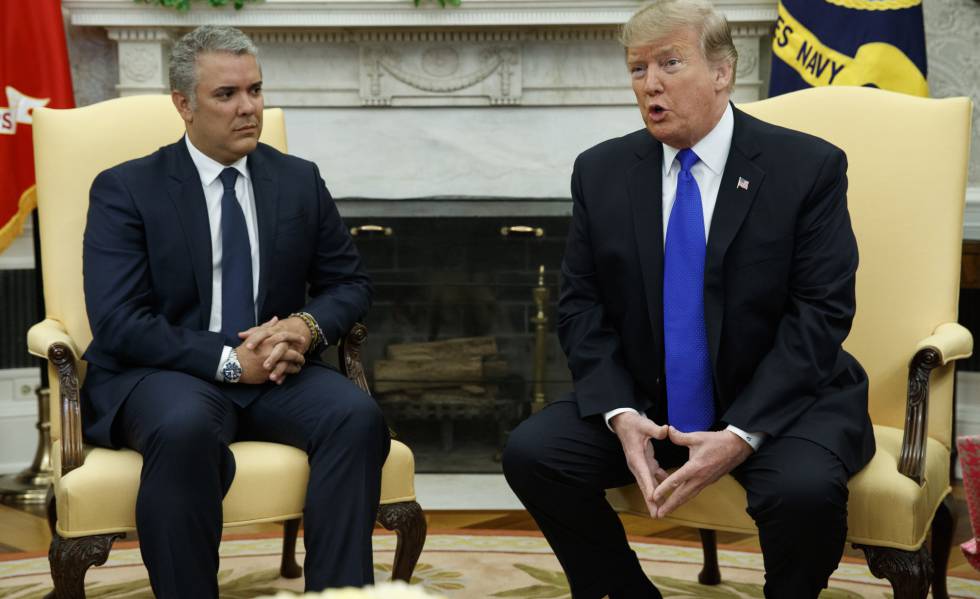 Que lamentable ver a un "Presidente" latinoamericano admirar, aplaudir y reírse de los chistes de <a href="/realDonaldTrump/">Donald J. Trump</a> mientras se refiere a potenciales agresiones militares y muros racistas contra pueblos hermanos. ¡Cuánto entreguismo e indignidad de esas élites dominantes!