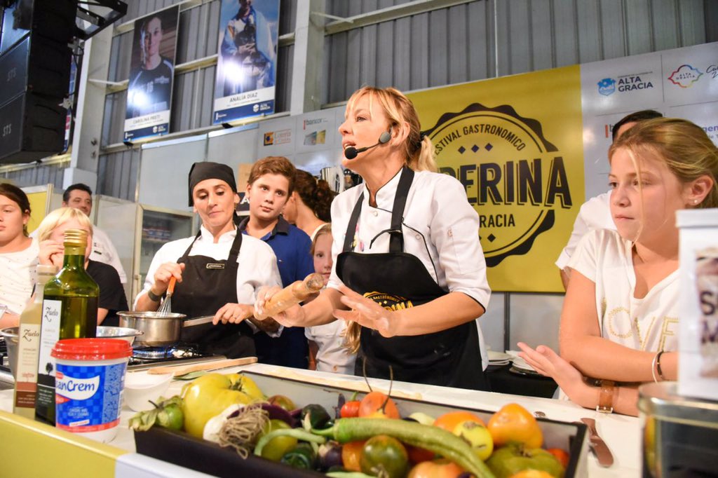Los mejores cocineros del país y del exterior se lucen con clases magistrales en el escenario de Peperina.
Te esperamos del 18 al 21 de abril en #AltaGracia #SemanaSanta #LaComidaNosReune