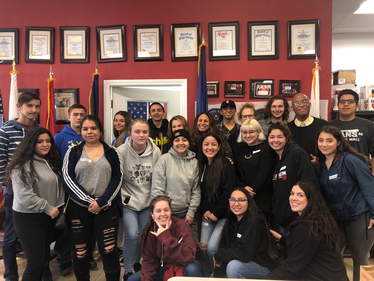 SprowlMaria's tweet image. A BIG thank you to Toni and the For the Troops organization for allowing Apollo’s Interact Club and Leadership Class to “ serve” our community through donations and volunteer work! We are thankful for this opportunity! 💙❤️