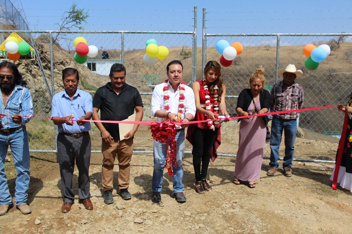 Benjamin_Hdez_'s tweet photo. El día de hoy inauguramos la Planta de Tratamiento de Aguas Residuales en Santiago Tamazola, en compañía de la Pdta. Anayeli Huerta, con un monto de inversión de $5,524,182.41 millones de pesos, esta obra beneficiará a 2,001 habitantes de este Municipio. 
@alejandromurat @GobOax https://t.co/Gts2LsMjM5
