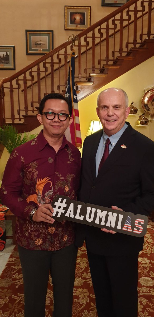 ariessetiadi's tweet photo. Catching up with fellow @ColumbiaAlumniA 🦁 at the 2019 US East Coast Alumni Reception hosted by HE Ambassador Joseph R. Donovan of @usembassyjkt. Great to listen to his remarks on 70th anniversary of the US Indonesia Diplomatic Relations. #Lions #Seeples #AlumniAS https://t.co/NIrlmgVW2N