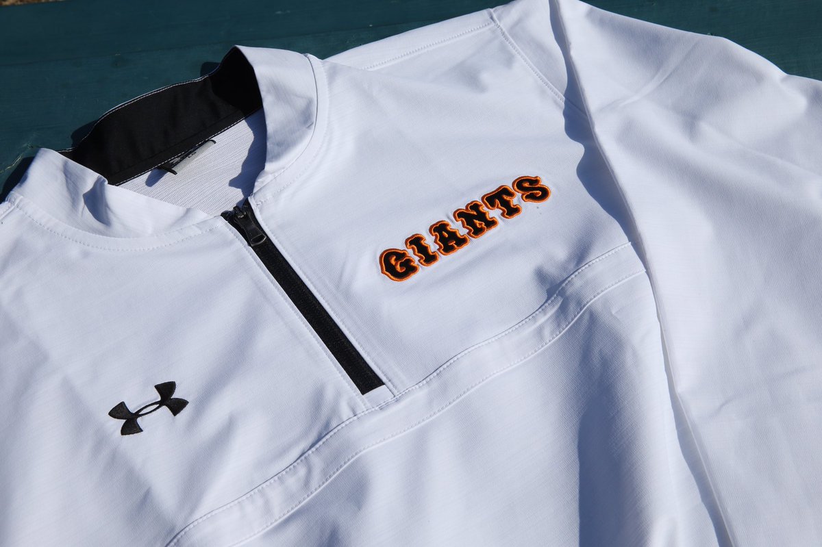 新商品】プロ仕様ウェアを好評販売中！UA GIANTS プレーヤージャケット