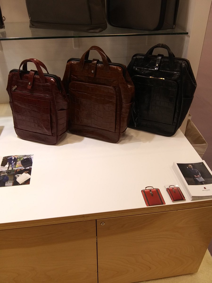 DippedanDripped's tweet photo. #artphere #magiclasvegas #magictradeshowlasvegas #projectlv #projectlasvegas #bags #madeinjapan #artpherejapan #backpacks #streetwearblog #fashionblog https://t.co/ek6syISqB2