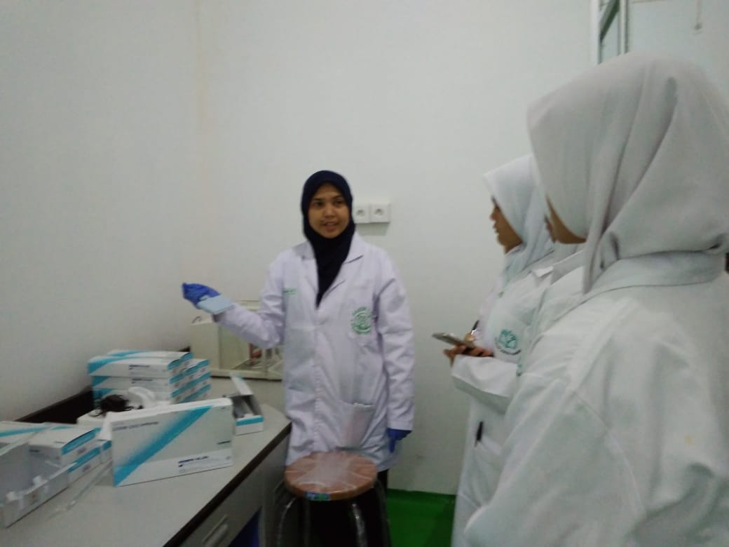 SSBPidie's tweet photo. Siswa bukan hanya diajarkan (learning to know), tapi juga mampu menggunakan ilmu pengetahuan yang sudah dipelajari itu pada situasi yang berlainan (learning to do). Salah satu bentuk pembelajaran yg dapat mencapai tujuan tersebut adalah melalui kegiatan pembelajaran School Visit. https://t.co/hqnHMPJiyk