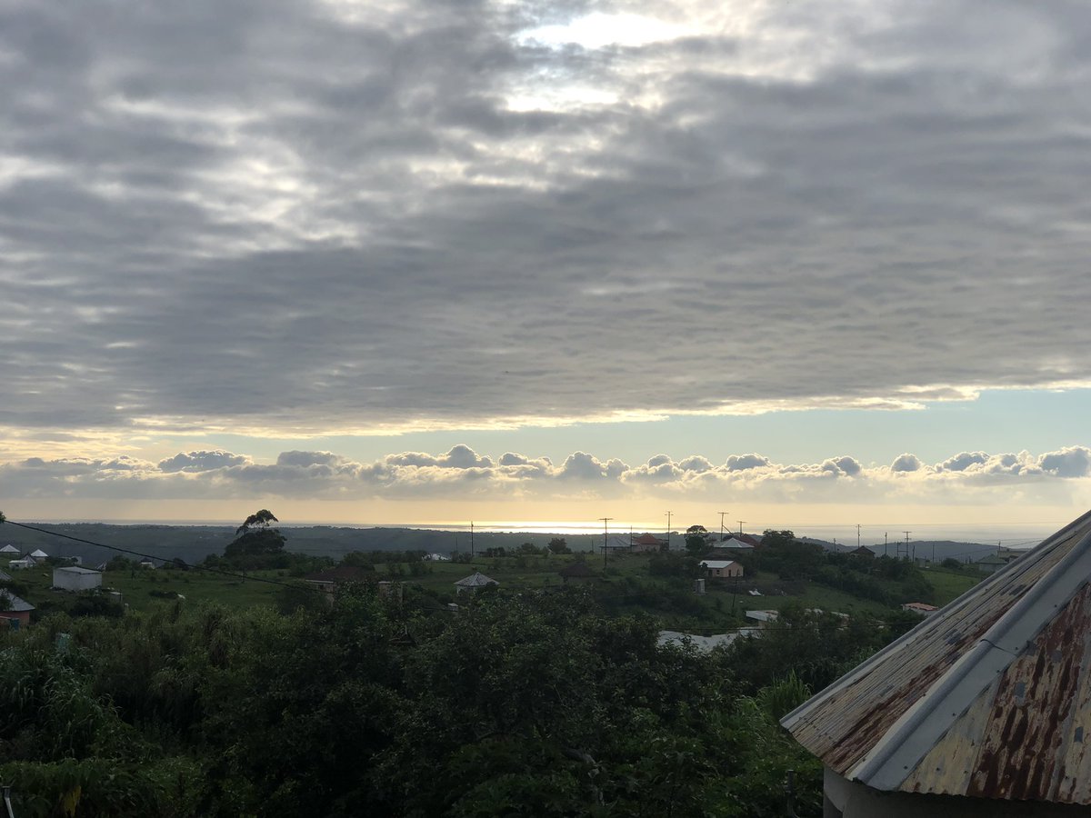 drjamesporter's tweet image. Sunrise on the distant Indian Ocean. Taken from my bedroom window. #RuralViews #NowBeginsMy2MinuteCommuteToWork #RuralFamMed