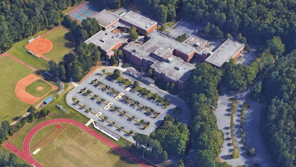 Atlanta high school evacuated due to bomb threat on.11alive.com/2DDdnQF https://t.co/9wUcfmxRVJ