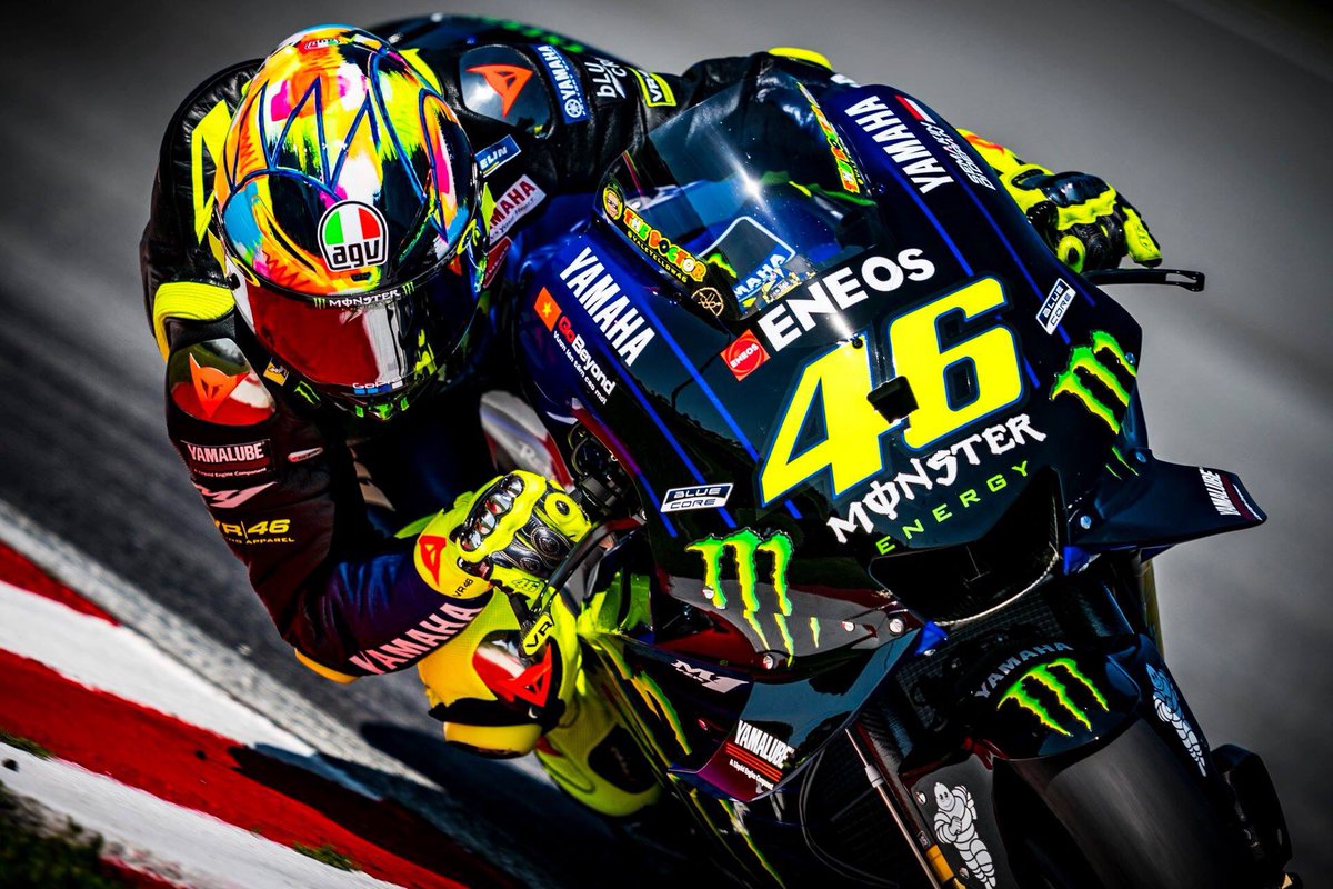 Vr46 Store Tokyo Twitterissa 今日2月14日といえば バレ バレン バレンティーノ ロッシ Valentino Rossi は イタリア ウルビーノ出身タヴッリア育ちのオートバイレーサー ロードレース世界選手権参戦で通算9回のワールドチャンピオンを獲得しており Motogp