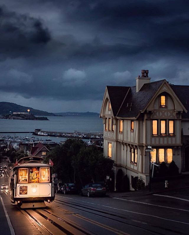 SFGate's tweet image. From Instagram: A light in the stormy darkness. Thanks @335kai for the share. #cablecar #sfcablecar #pacheights #pacificheights #regram #sf #citylife #sanfrancisco #citybythebay #instagood #instalike #picoftheday #alwayssf #sanfranciscobayarea #sanfranci… bit.ly/2N7hQ25