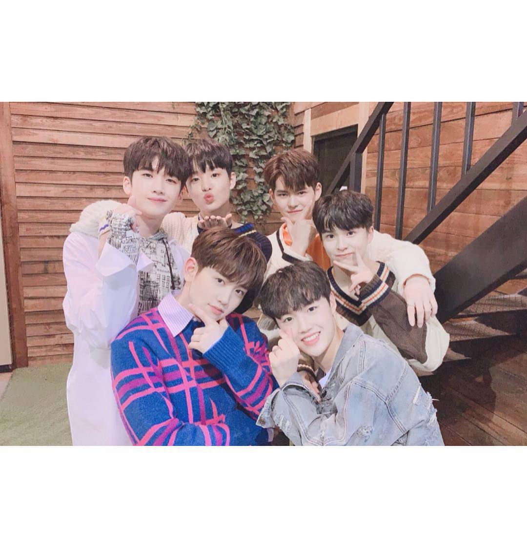 restmunaako's tweet photo. [IG/TRANS] 190214

treasure13_official Instagram Update:

"to those who haven't watched the Vlive yesterday, watch the replay. Go!! 👉https://t.co/1MUXJDlS3f

#트레저13 #TREASURE13 #EndOfLive #StartOfReplay #🎥📸🎞️ #YG"

trans by: YG_TREASURE13PH https://t.co/M6eUOIYFuq