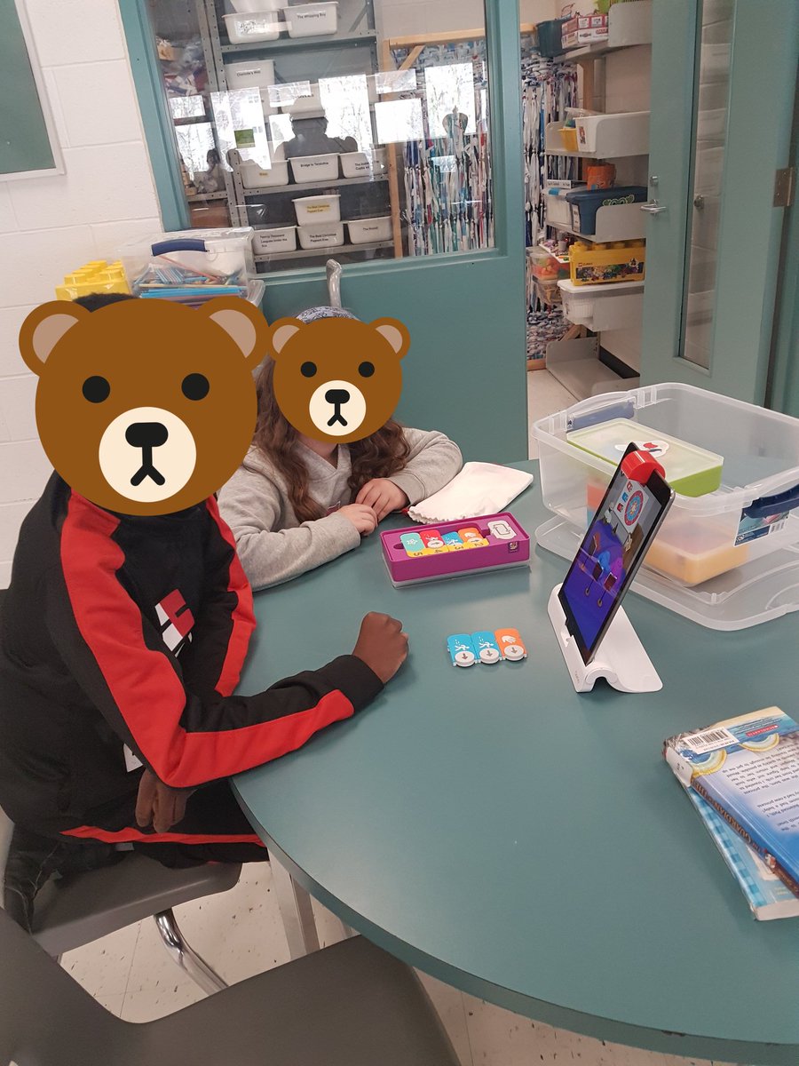 SaraMudge_TL's tweet image. Fun in the library @popycdsb  As coding with Ozobots and using Osmo!  #FutureReady #techisfun @PathwaysYCDSB @Mr_C_Reda @YCDSBlibraries