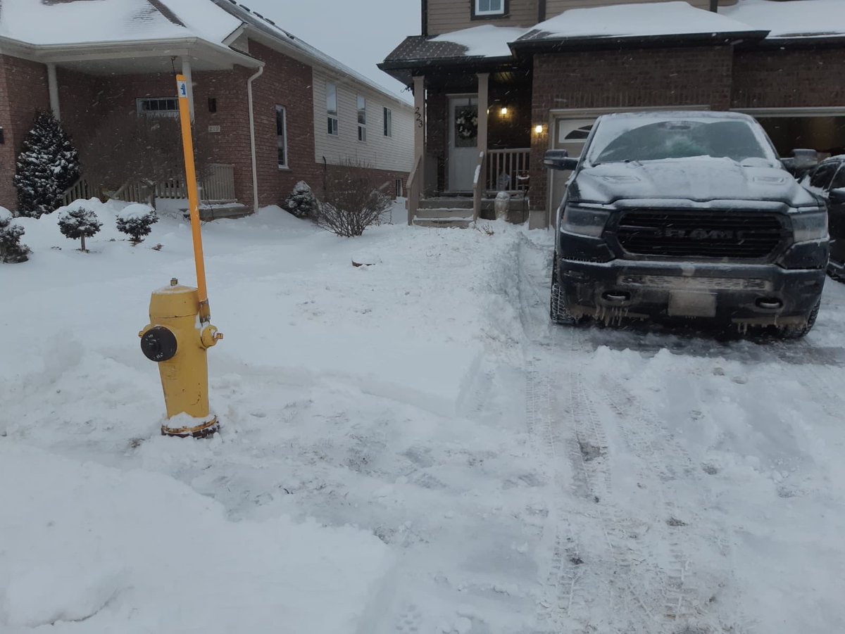 RandyNarinee's tweet image. Hydrants are 115m apart in town. If you have a hydrant on your property, please clear the area around it. It’s not just for your safety, but your neighbours too. Every second counts. @ShelburneTown @DufferinCounty @bradlemaich @AnotherCaptClay @CouncillorSteve @wadermills