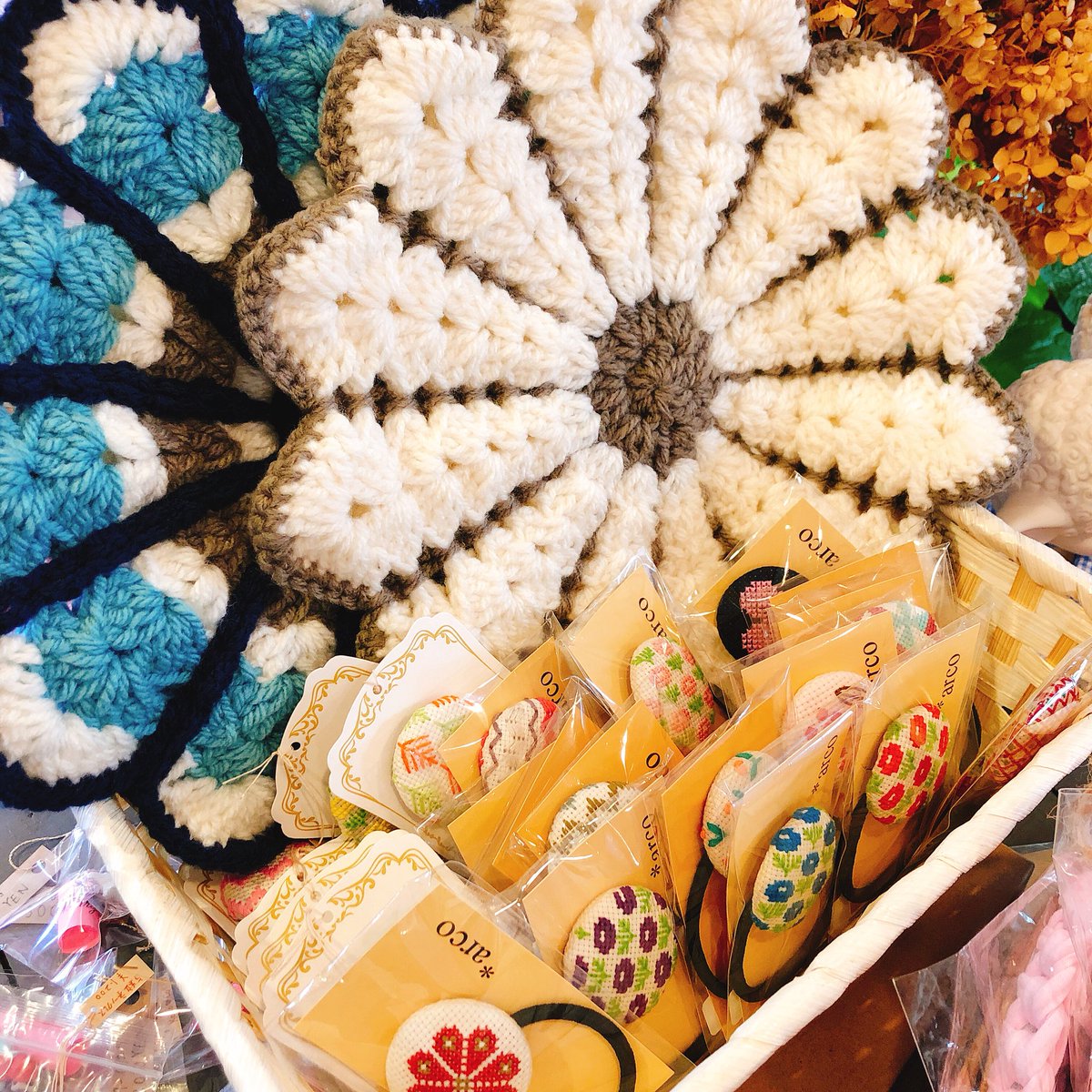 Lolly4_2014's tweet photo. ＊arcoさんより新作届いています(*´꒳`*)

円座カバー ¥1200
北欧風こぎん刺しヘアゴム ¥800

#春日井 #春日井カフェ #ロリーフォー #Lolly4 #北欧 #こぎん刺し #ハンドメイド #雑貨カフェ #ハンドメイド好きな人と繋がりたい https://t.co/Yq2OlVXW9A