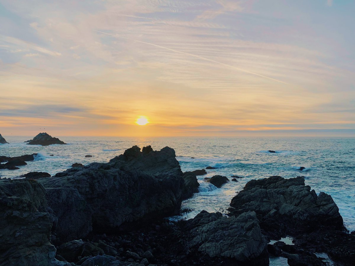 ぼやけた夕日
Blurred Sunset

#photography #pointlobos #scenery #water #ocean #sky #sunset #rockyshore #landscape  #landscapephotography #景色 #風景 #風景写真 #風景写真好きな人と繋がりたい #海 #水 #空 #夕日 #写真