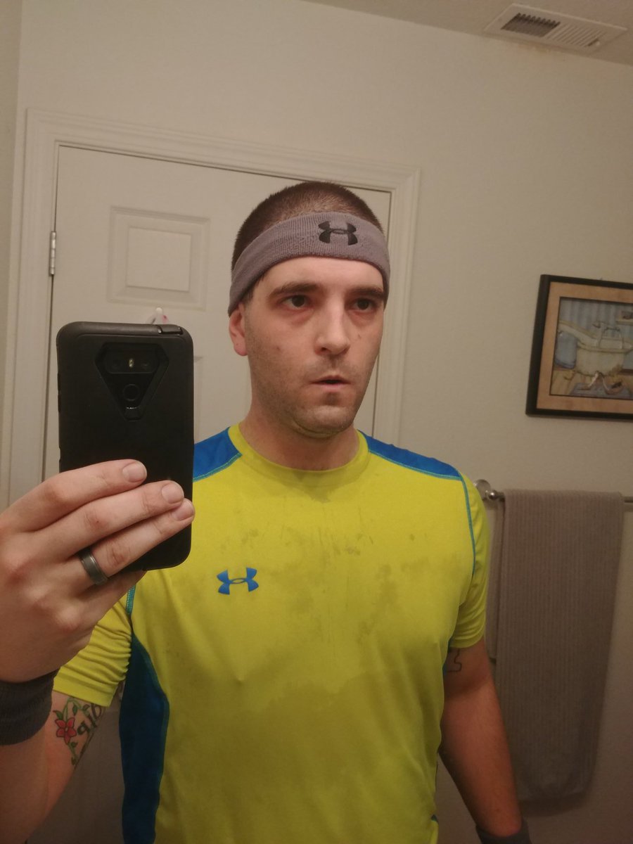 mbressler13's tweet photo. After a lackluster workout yesterday I came into today wanting to whoop some ass. And I did. #Week4Day3 #t25beta #CoreCardio the bags under my eyes are disgusting. https://t.co/kp4VZWv6rb