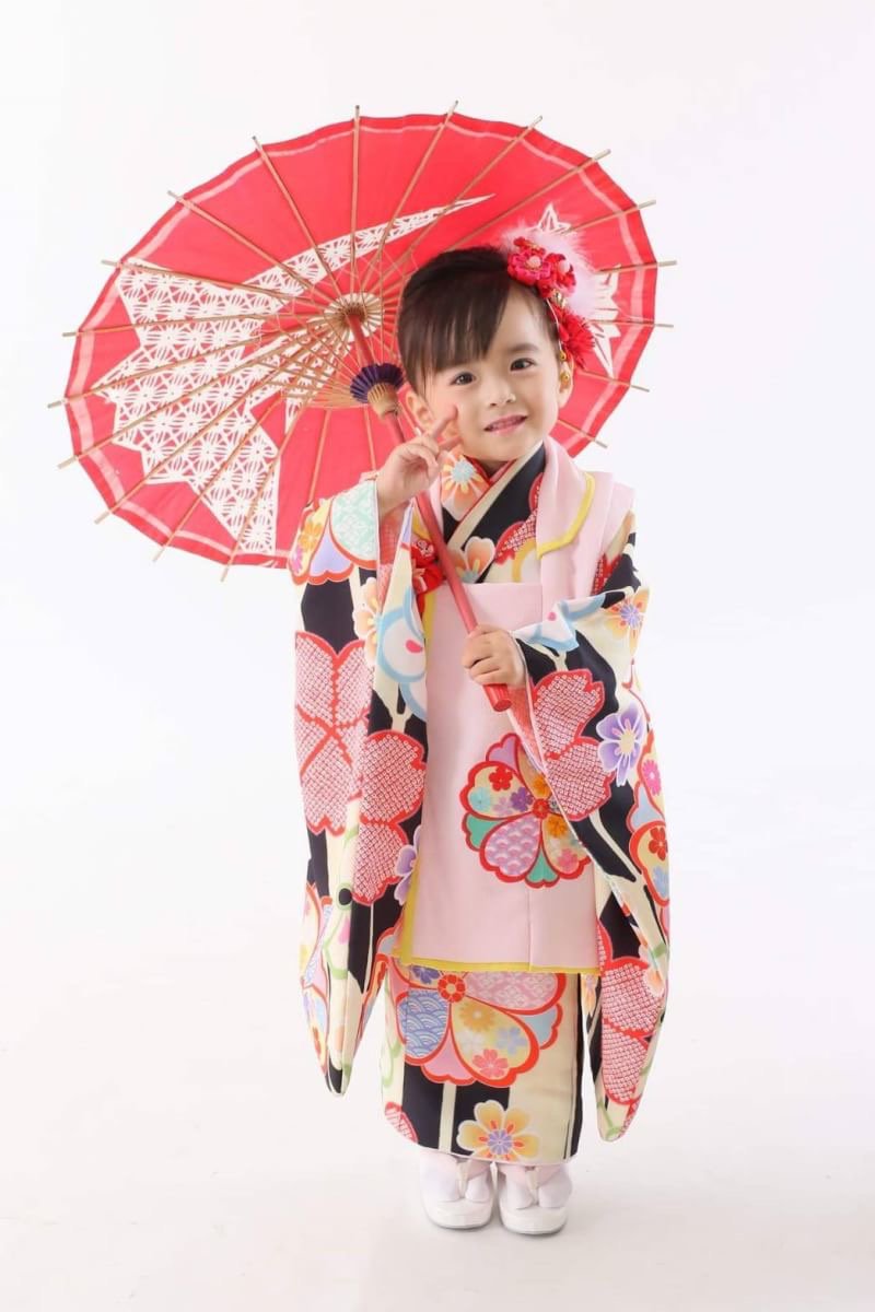 Dream1Best's tweet photo. 長崎でショップモデルしてくれる子ってどこにいるの？はいここにいます、たくさん！長崎のモデル事務所「スターライトプロダクション」です。QRコードから簡単お申込みできます！　Tel 0956-76-9090  mail:stl-k＠cronos.ocn.ne.jp
#model #kidsmodel #shopmodel #cutmodel #モデル募集中 https://t.co/V9wIwKGeLU