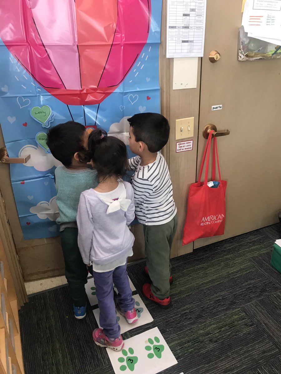 scmejia2's tweet photo. A big thank you to the room parents for the amazing Valentine’s Day party organization! The children had a blast! Muchas gracias al comité de padres del salón por organizar nuestra fiesta de San Valentín! Los niños la pasaron genial! #gb112 #112leads https://t.co/1Qs3P7RmM3