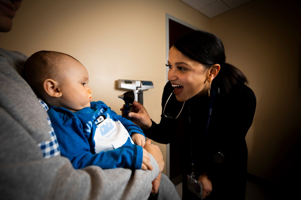 UK_HealthCare's tweet image. When she walks into the room, Dr. LaTawnya Pleasant brings with her a sense of calm. Her demeanor, smile and expertise encourages parents to trust her with something precious: their children. #BHM #BuildingBelonging 

Learn more about Dr. Pleasant: ow.ly/jaFk30nGWW7