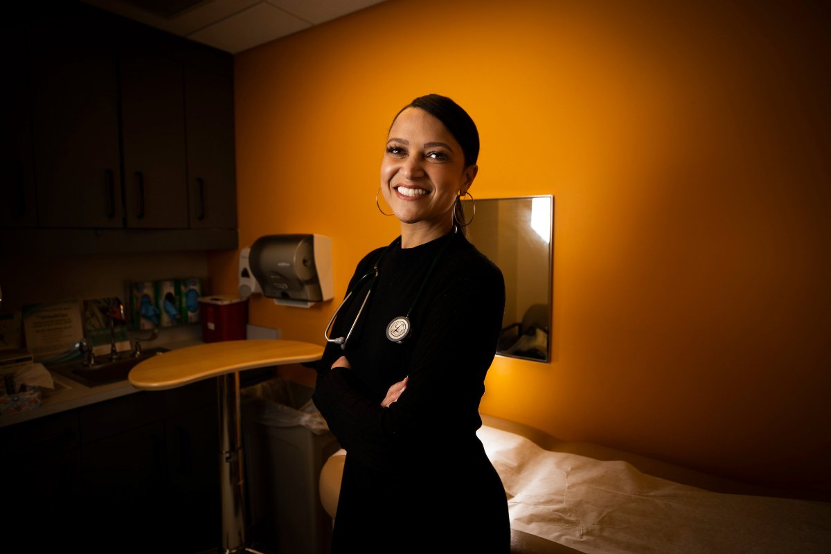 UK_HealthCare's tweet image. When she walks into the room, Dr. LaTawnya Pleasant brings with her a sense of calm. Her demeanor, smile and expertise encourages parents to trust her with something precious: their children. #BHM #BuildingBelonging 

Learn more about Dr. Pleasant: ow.ly/jaFk30nGWW7