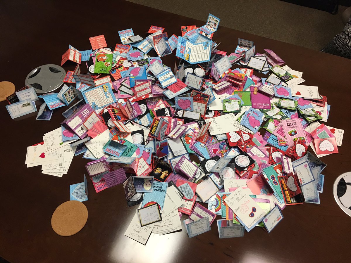 Wdwoffthecuff's tweet photo. Happy Valentines Day to our Cast Family! The kiddos are ready to pass out 700+ signed valentine cards...hope we can find YOU! #wdwoffthecuff https://t.co/KtvAqKKE1c