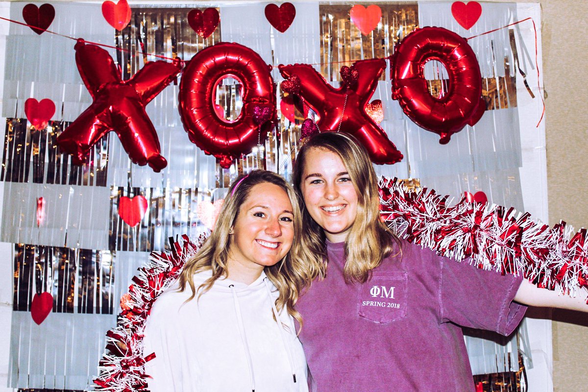 PhiMu_FSU's tweet photo. ♥ ♥ 𝙭𝙤𝙭𝙤, 𝙋𝙝𝙞 𝙈𝙪 ♥ ♥ 
What better to do on February 13th than celebrate with our favorite Galentines? We had a great movie night with our sweet sisters! https://t.co/r7TMwjn1di