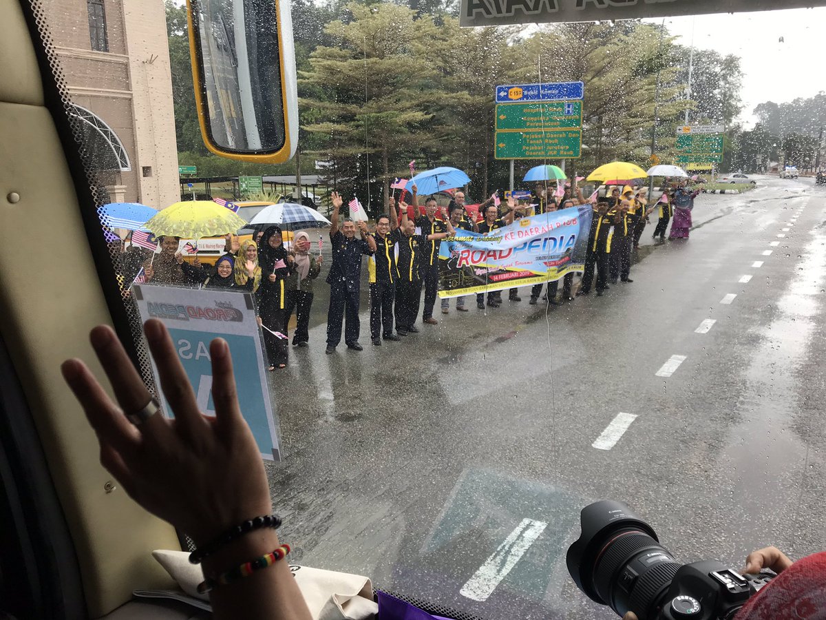 norehamohd's tweet photo. Tim #FTRoadPediaZonTimur2 smpai Bentong &amp; Raub TKaseh @JKR_Raub @JKRBentong 😍 #CiptaDetikIndahBersama @baru_bian @HjAnuarTahir @KsuMoworks @LLMKP @RoslanMdTaha @Asricidb @tkpinfra @JKRMalaysia @CIDBMALAYSIA1 @LLMrasmi @zakhir69 @Noryani_Ismail @nyonyacyber @ownbest777 https://t.co/Umi6hJicja