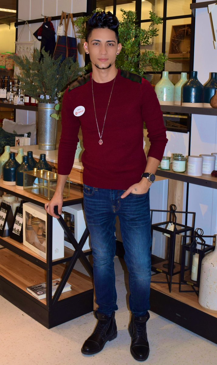 jesusrubio092's tweet photo. A typical day working in my store 🎯 @JosephinePared5 @jose10511 https://t.co/tvagEbANmy