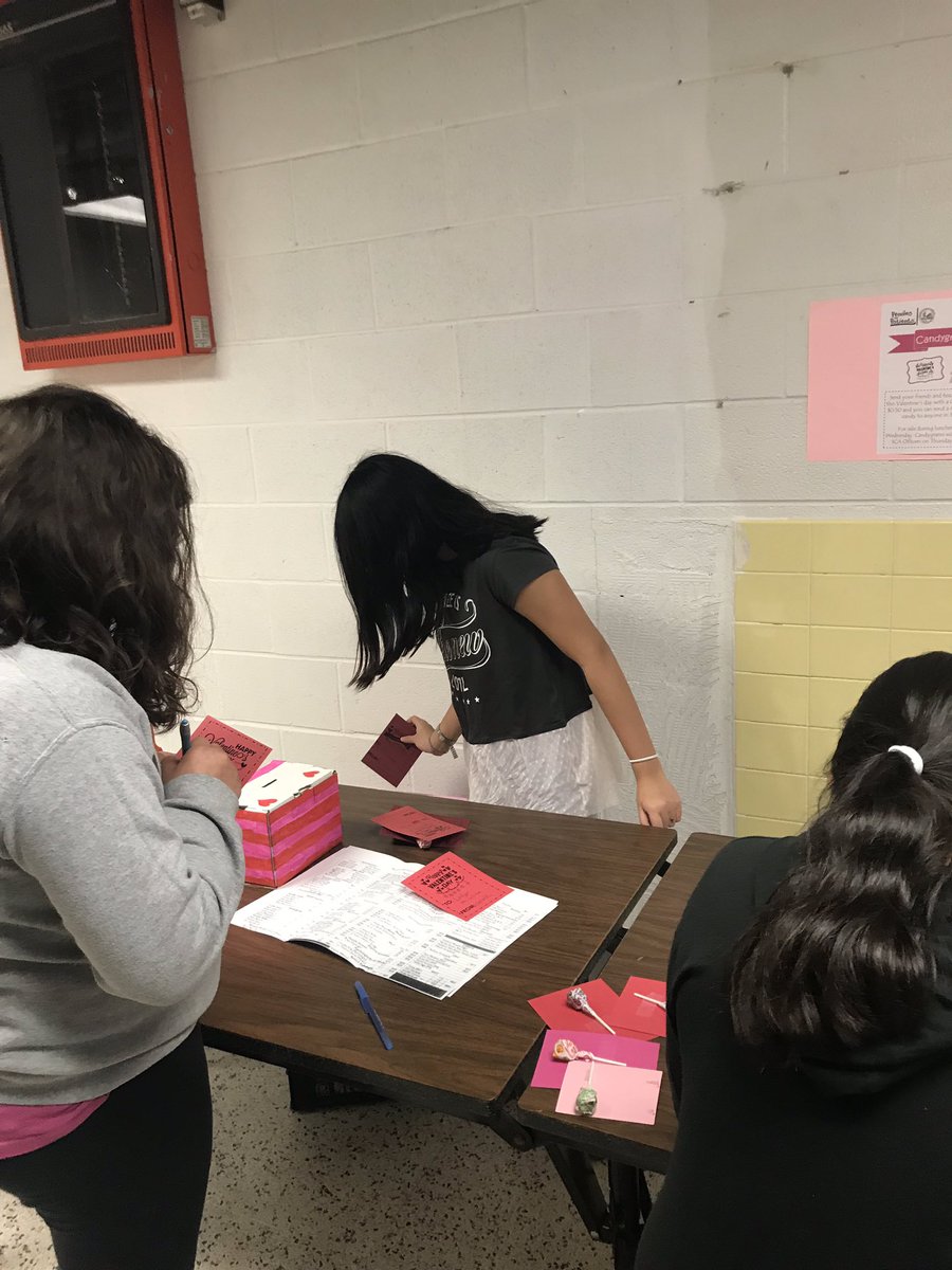 MVWES_SCA's tweet photo. SCA worked at the candy gram stand and it was a successful. We raised a lot of money #Candygrams #SCA #pennies4patients https://t.co/zSPIndeRsZ