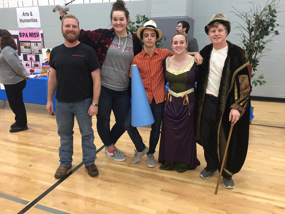 CounselorVAHS's tweet image. Thank you to all who made tonight a huge success! #VAHSPride #academicexpo