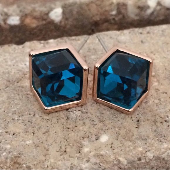VictoriaPerezUS's tweet photo. Stud Earrings | Blue Crystal & 14 Rose Plated https://t.co/fleH1czjbP Shop Online via @bonanzamarket | Easy to Wear & Love | Try us…You will be pleasantly surprised | #bonanzamarket #moda #fashion #style #seattle #oregon #nevada #idaho #utah #vpdco #California #jewelrylovers https://t.co/HCO1n6E0yH