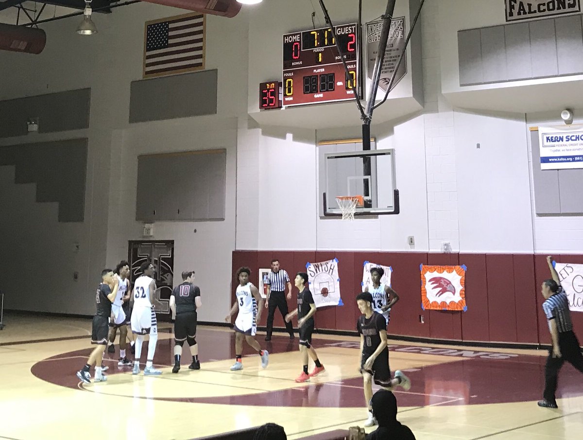 Guy_Murray's tweet photo. First Blood Titans
#titanbasketball #nipomo #nipomotitans #titanpride #nhs #nipomohighschool #nhsbasketball #nhsbball #cif #nipomohighbasketball @jbaileysmsports @SMTSportsDesk
@SLOTribune @NipomoHS @JessicaVoSports https://t.co/e2tzn9t50o