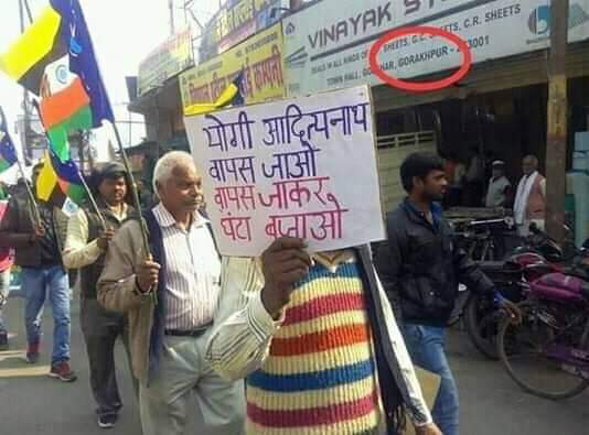 sarvmanglamcom's tweet photo. नोटबंदी बड़ा घोटाला था या राफेल सौदा? 

इन दोनों घोटालों का सरगना कौन है? 

#TypoSultanModi 
#ThursdayMotivation 
#TheMorningRush https://t.co/oCxHdRSaxv
