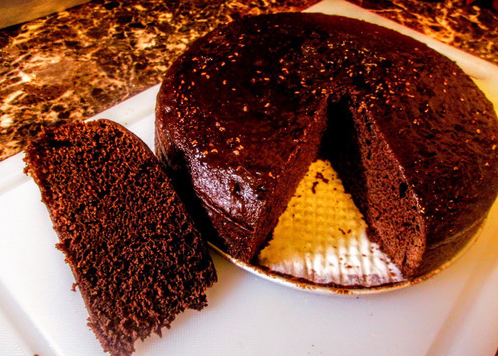 This is my vegan chocolate cake. 
It's based on a recipe created in the late 1800s at Wellesley College. 
I add spice to mine by mixing cardamon &amp; espresso in the batter, and glazing the top with raspberry preserves. 
Happy Valentine's Day! 💕
#baking #chocolate #cake #vegan