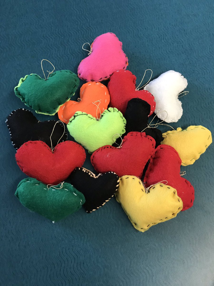 Students in Grade 5 & 6 in Room 11 @DL_Cmnty_School have sewn felt hearts and are ready for Have a Heart Day tomorrow ❤️🧡💛💚💙💜🖤 @WinnipegSD @cblackst @fncares @FNcaringsociety @SpiritBear @CBCIndigenous @JustinTrudeau @Mayor_Bowman @Brian_Pallister #HaveaHeartDay