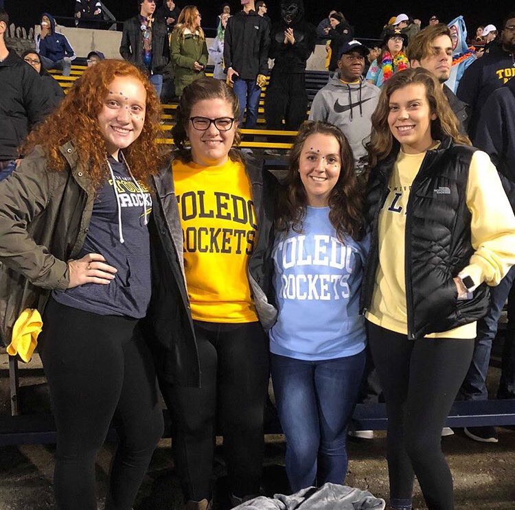 sarahcullen07's tweet photo. Excited for the game this Friday! Help a girl out and like and retweet this post for a competition! #PackSavage #BeatBuffalo https://t.co/SbXNLiDWOW