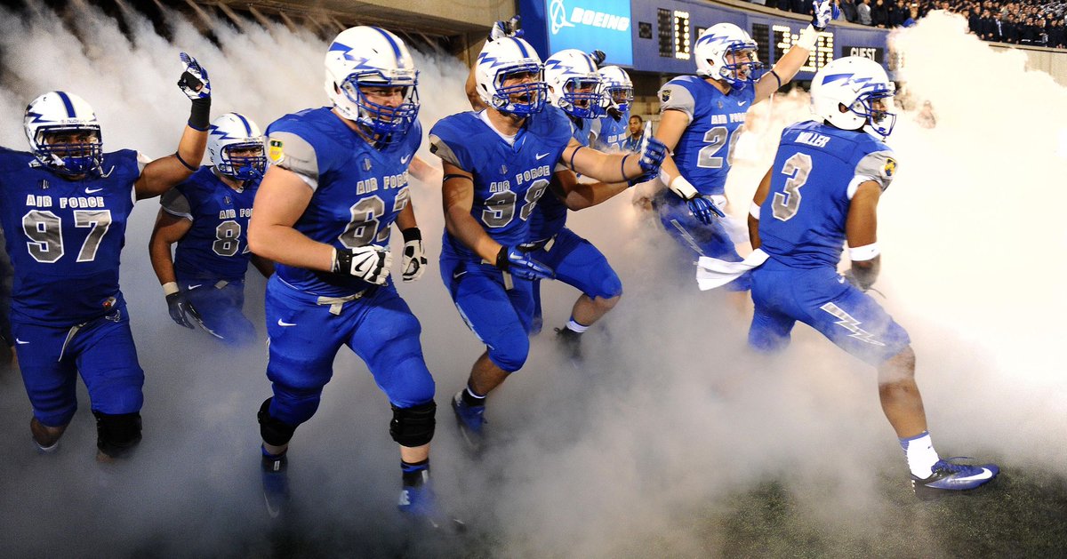JettRDuncan's tweet photo. Extremely blessed and honored to receive my 2nd offer from The United States Air Force Academy! 🔵⚪️ #LetsFly
@Coach_Rud @CoachTCalhoun @CoachLobotzke https://t.co/X6VMiFfAiH