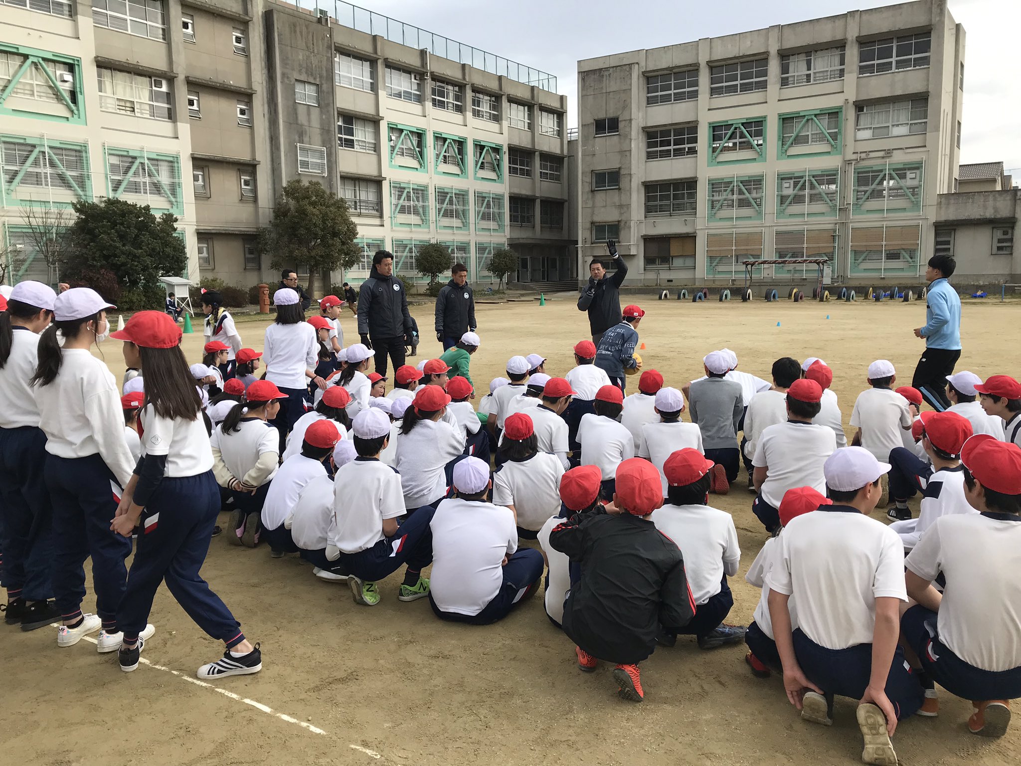 F C 大阪 公式 Fc大阪 大阪府のトップアスリートふれあい事業 2月14日 木 東大阪市立西堤小学校6年生の授業を担当 舘野俊祐選手 水野匠弥選手 Fc大阪スタッフ Fc大阪高等学院の生徒にて実施 Fcosaka Fc大阪 大阪府 トップアスリート