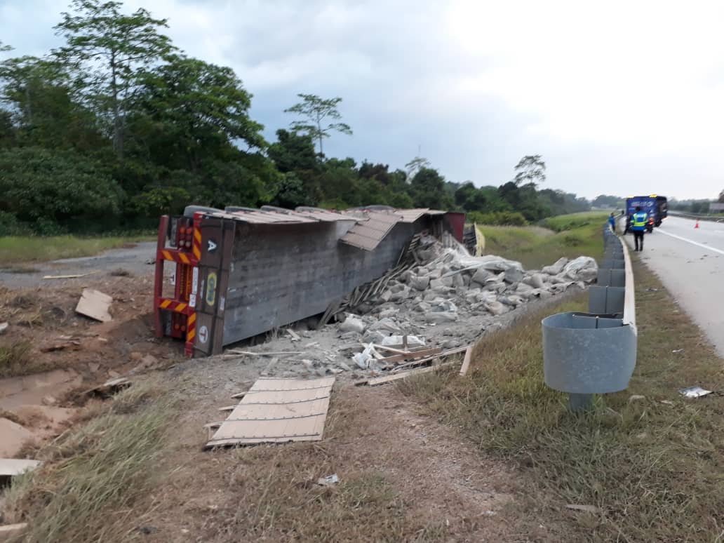Bernama On Twitter Dua Ditahan Selepas Lori Yang Dilaporkan Hilang Di Setapak Kuala Lumpur Hari Ini Terlibat Kemalangan Maut Di Kilometer 114 4 Lebuh Raya Pantai Timur Dekat Temerloh Pahang Polis Https T Co 2e9mwsivnt