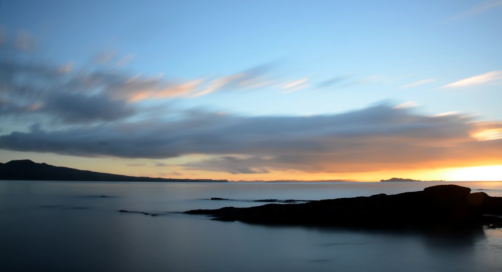 Aotea9's tweet photo. LOVE Rangitoto! Long exposure shot taken from beach at Maungauika (North Head). Paint the sky.

#Maungauika #NorthHead #Devonport #DevonportVillage #weatherwatchNZ #Auckland #ourAKL #longexposure #Leefilter #10stopfilter #Nikon #PaintTheSky #Aotea9 #Aotearoa https://t.co/QyYw5QE7o5