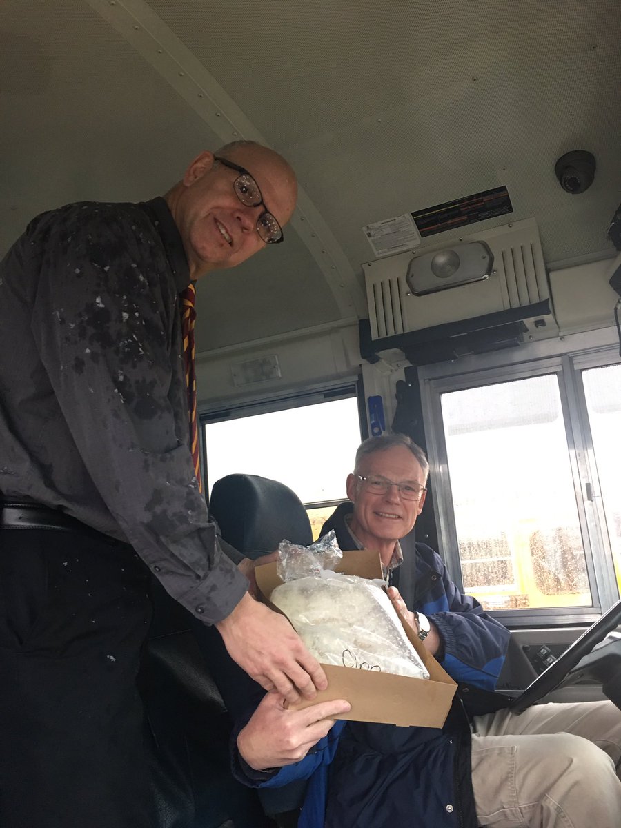mvhsbruins's tweet image. We love our bus drivers! 🚌 Thank you for all you do in transporting our students to school, activities and athletic events! @alpineschools #ASDeveryOne #BruinsRiseUp   #LovetheBusWeek